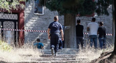 Τρίκαλα -Νεκρή βρέθηκε ανήλικη έξω από εκκλησία –  Οι πρώτες ενδείξεις «δείχνουν» αυτοκτονία [vid & pics]