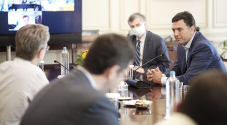 Κορωνοϊός: Τηλεδιάσκεψη Μητσοτάκη – Τσιόδρα για την αύξηση των κρουσμάτων