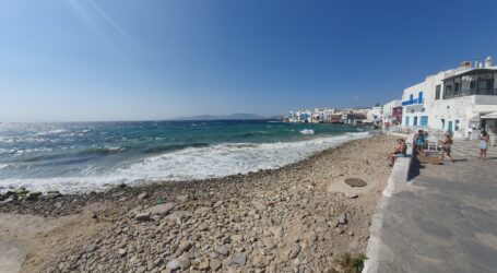 Τι συμβαίνει τελικά στη Μύκονο με τον κορονοϊό- Πώς τα πάρτι τύπου Ίμπιζα έφεραν τα σκληρά μέτρα
