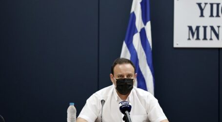 Η συμβουλή Μαγιορκίνη: Γυρίζοντας από τις διακοπές μένουμε σπίτι “καραντίνα” και μετά δουλειά- Το ίδιο και οι μαθητές