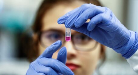 Brussels Times: «Νίπτει τας χείρας» της η AstraZeneca για τυχόν παρενέργειες από το εμβόλιο – Αρχίζει δοκιμές θεραπείας αντισωμάτων