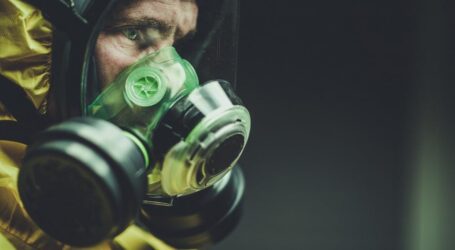 «Βιολογικό όπλο για να.. μαντρωθεί η ανθρωπότητα»: Ο κορονοϊός «άναψε» τις πιο απίθανες θεωρίες συνωμοσίας