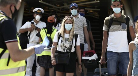 Κορωνοϊός – Οι ειδικοί προειδοποιούν: «Η επιδημία σιγοβράζει, μην σας ξεγελούν τα νούμερα» – Ο μεγάλος φόβος για τους νέους