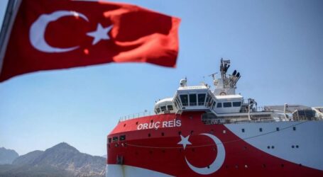 Γενί Σαφάκ: «Το Oruc Reis δεν θα επιστρέψει σήμερα, μπορεί να φτάσει κοντά το Καστελόριζο» – Οργή Τουρκίας κατά Γαλλίας