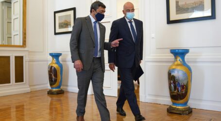 Δένδιας στον ΥΠΕΞ των ΗΑΕ: Διάλογος με την Τουρκία χωρίς εκβιασμούς και απειλές