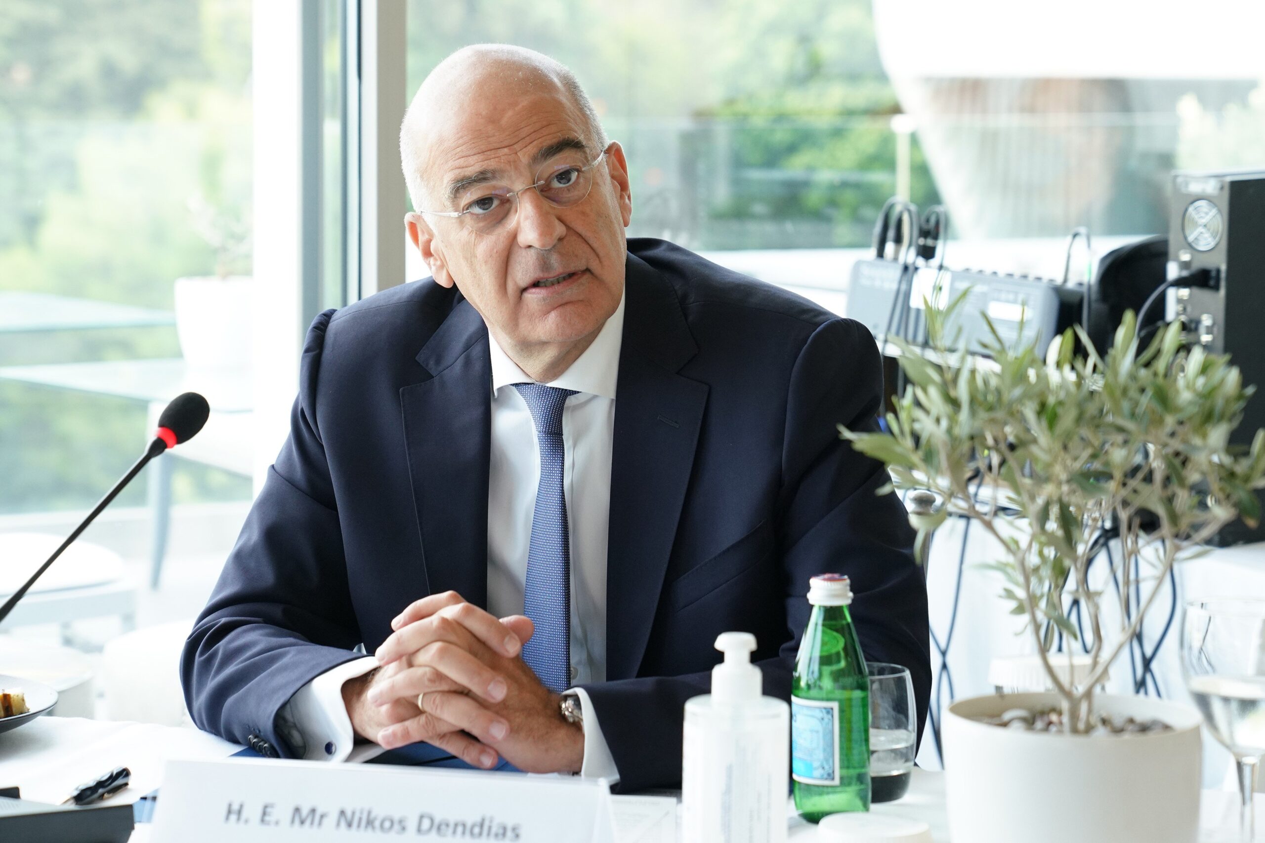 Μήνυμα Δένδια στην Άγκυρα: Διάλογος με άμεση αποκλιμάκωση ή κατάλογος κυρώσεων – Τι είπε για τη Χάγη