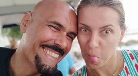 Δημήτρης Σκουλός: Ποζάρει πανευτυχής στο πλάι της γοητευτικής συζύγου του