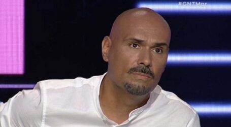 Σάλος με τη φωτογράφηση του Δημήτρη Σκουλού δίπλα σε άστεγο (video)