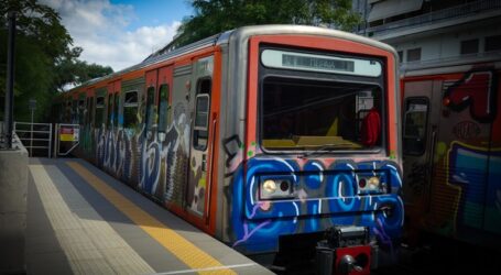 Επεισόδιο σε βαγόνι του ΗΣΑΠ: Έφτυσε και χτύπησε συνεπιβάτη, επειδή του έκανε παρατήρηση για τη μάσκα