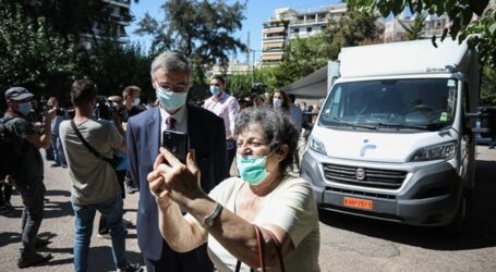 Κικίλιας και Τσιόδρας στην Κυψέλη: Έλεγχοι στις γειτονιές της Αθήνας με κινητές μονάδες για τεστ κορονοϊού