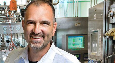 Τζορτζ Γιανκόπουλος: Ποιος είναι ο Ελληνοαμερικανός που πρωτοστατεί στη μάχη κατά του κορωνοϊού