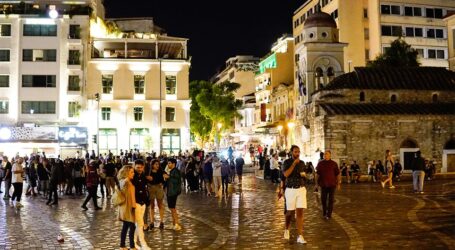 Μέτρα για τον κορωνοϊό: Ο συνωστισμός στις πλατείες φέρνει πιο κοντά τις μάσκες παντού και το lockdown σε 65αρηδες