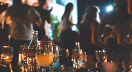 Κορωνοϊός: Νέα μόδα τα πριβέ πάρτι «αλά Μύκονος»… σε διαμερίσματα της Αθήνας