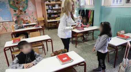 Άνοιγμα σχολείων: Γιατί η κυβέρνηση επιλέγει την 14η Σεπτεμβρίου – «Στοίχημα» η μάσκα