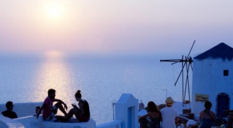 Στα 3 δισ. ευρώ τα τουριστικά έσοδα στο οκτάμηνο