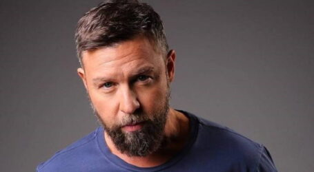 Ο Γιάννης Βαρδής ξεσπάει για την παρουσία του Κώστα Μπακογιάννη στη συναυλία της Άννας Βίσση