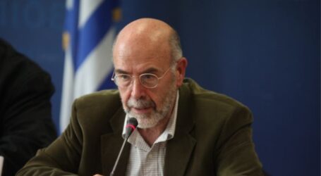 Καθηγητής Λιάκος: Κι εγώ φωτιά θα έβαζα στη Μόρια