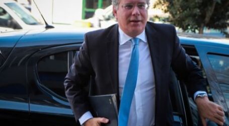 Κουμουτσάκος για Μόρια: Πρέπει να γίνουν ελεγχόμενα κλειστού τύπου κέντρα