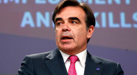 Σχοινάς: Η Κομισιόν συντονίζει ήδη όλες τις προαγορές εμβολίων για τον κορονοϊό