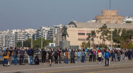 Θεσσαλονίκη: Τεράστιες ουρές για rapid test κορονοϊού στο παρά 5 του lockdown – Απίστευτες εικόνες