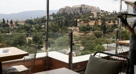 Κορονοϊός: Οι λοιμωξιολόγοι ζητούν μείωση ωραρίου σε εστίαση- Και απαγόρευση κυκλοφορίας πριν τις 12.30