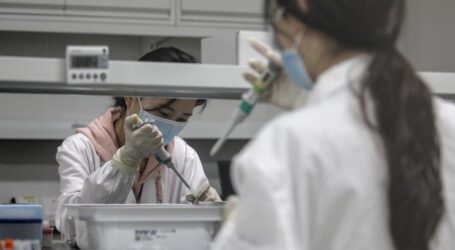 Κορονοϊός: Εταιρεία επιταχύνει τις έρευνες για το εμβόλιο μολύνοντας με τον ιό νεαρούς εθελοντές