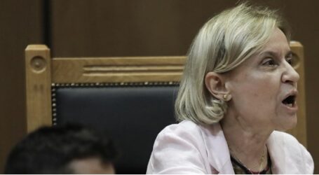 Δίκη Χρυσής Αυγής: Αλλαξε την πρότασή της η Εισαγγελέας- Ελαφρυντικά μόνο για τα απλά μέλη, όχι για την ηγεσία