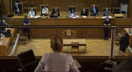 Δίκη Χρυσής Αυγής: Ώρα μηδέν για την απόφαση περί αναστολών