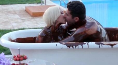 The Bachelor: Βούτηξαν στην σοκολάτα και αντάλλαξαν καυτά φιλιά