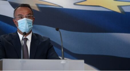 Σταϊκούρας: Μέτρα στήριξης 3,3 δις για εργαζόμενους, ανέργους και επιχειρήσεις- Τι είπε για ΦΠΑ, ενοίκια, δόσεις δανείων