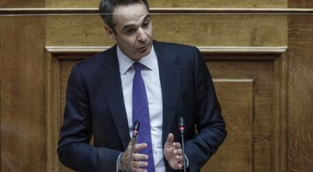 Ο Μητσοτάκης ενημερώνει το Κοινοβούλιο για την επιδημιολογική κατάσταση στη χώρα