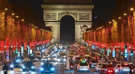 Η Ευρώπη ελπίζει σε ένα χριστουγεννιάτικο θαύμα υπό την απειλή του τρίτου κύματος κορονοϊού