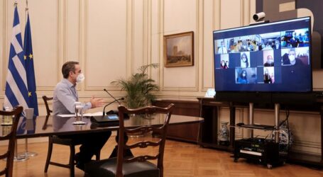 Μητσοτάκης στις εθελόντριες νοσηλεύτριες: “Σπίτι σας όλη η Ελλάδα – Σας είμαι βαθιά υπόχρεος”