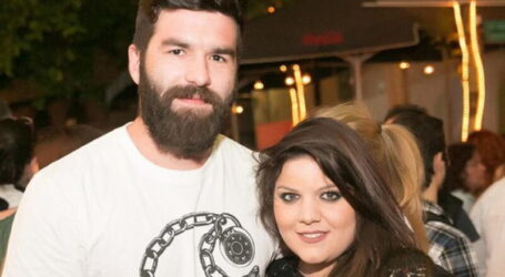 Δανάη Μπάρκα: Αγκαλιά με τούρτα εισέβαλε ο σύντροφός της στο πλατό (vid)