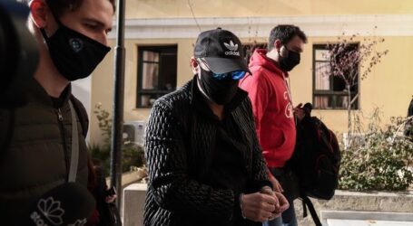 Νότης Σφακιανάκης: Ποινική δίωξη για οπλοκατοχή και ναρκωτικά – Με ειρωνείες απαντά ο ίδιος