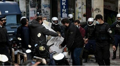Επέτειος Γρηγορόπουλου: Εννέα προσαγωγές από το σημείο της δολοφονίας – Αστυνομικό μπλόκο στην ΚΝΕ