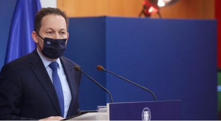 Πέτσας: Κακά νέα, μόνο 300.000 δόσεις εμβολίου θα έρθουν αρχικά στην Ελλάδα – Θα εμβολιαστούν 150.000 τον Γενάρη