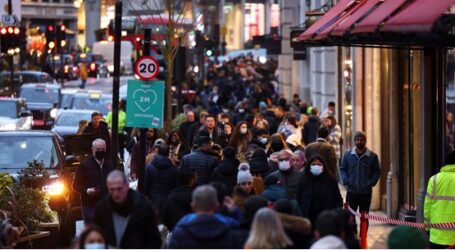 Λονδίνο – Βερολίνο: Εικόνες συνωστισμού με χιλιάδες στους δρόμους πριν το σκληρό lockdown