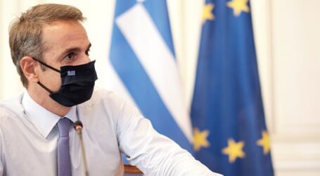 Με εντολή Μητσοτάκη “κόβονται” τα κυβερνητικά στελέχη που ήθελαν να εμβολιαστούν – Εξαλλος ο πρωθυπουργός με τις… σέλφι