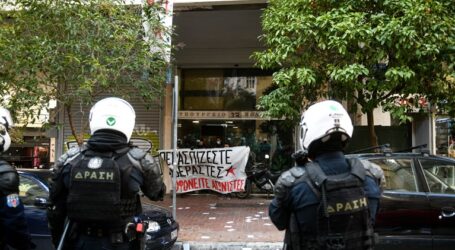 Κουφοντίνας: Εισβάλουν και σπάνε γραφεία πολιτικών – Έφτασαν μέχρι το… προξενείο στο Βερολίνο