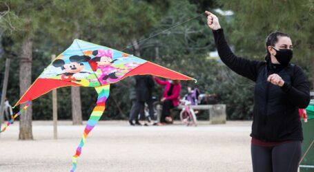 Καθαρά Δευτέρα: Γέμισε χαρταετούς ο ουρανός της Αττικής – Αδειασε το κέντρο της Αθήνας [εικόνες]