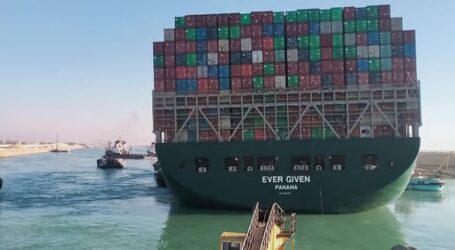 Διώρυγα Σουέζ: Κατά 80% επαναφορά του πλοίου στη σωστή θέση
