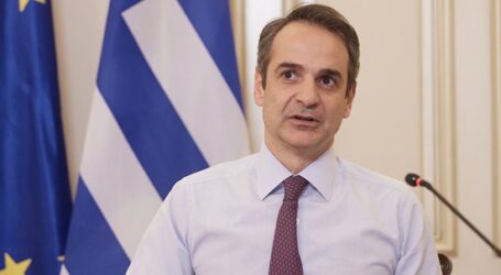 Εσπασε το φράγμα του ενός εκατ. εμβολιασμών – Μήνυμα Μητσοτάκη: Ας “τσικνίσουμε” μόνο με την οικογένειά μας