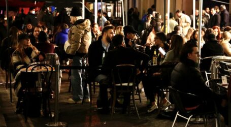 Το Λονδίνο «ζει» ξανά: Εικόνες από τη μεγάλη έξοδο