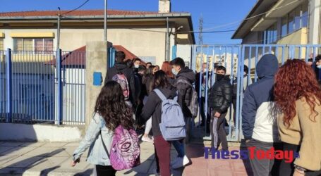 Εύοσμος: Κατάληψη μετά την άρνηση μητέρας να στείλει το παιδί της σχολείο με self test