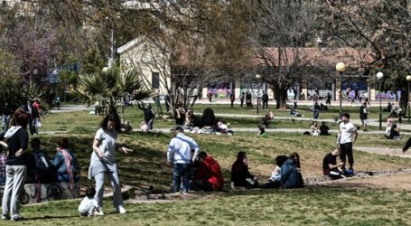 Γέμισαν κόσμο οι παραλίες και τα πάρκα της Αττικής – Πρώτη μέρα διαδημοτικών μετακινήσεων με σύμμαχο τον καλό καιρό [Εικόνες]