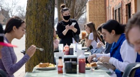 Κορονοϊός: Χωρίς μάσκες οι πλήρως εμβολιασμένοι στις ΗΠΑ – Συγκεντρώσεις, γεύματα και άσκηση σε εξωτερικούς χώρους