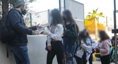 Ανοιξαν τα Λύκεια με θερμομέτρηση και βεβαιώσεις self test στο χέρι – Στα θρανία με τις μάσκες [εικόνες]