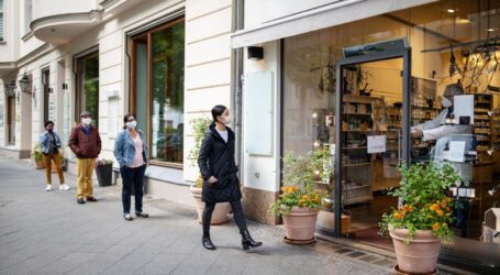 Ποιά μέτρα πρέπει να συνεχίσουμε να τηρούμε ακόμα και αν είμαστε πλήρως εμβολιασμένοι