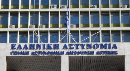 ΕΛ.ΑΣ.: ΕΔΕ και διαθεσιμότητα για αστυνομικό – Κατηγορείται για βαριά σωματική βλάβη διαδηλωτή στο Σύνταγμα